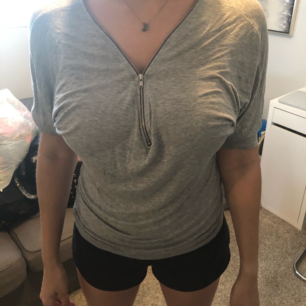 Short sleeved adjustable shirt